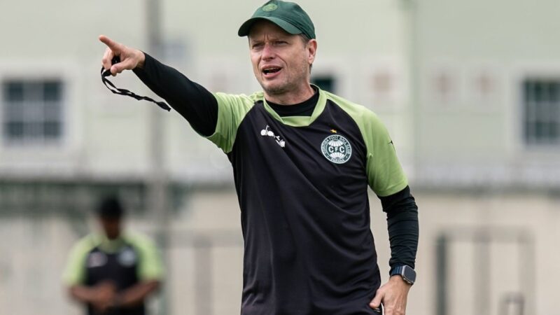 Construção a longo prazo e pés no chão: como Fernando Seabra trata o processo de evolução do Coritiba