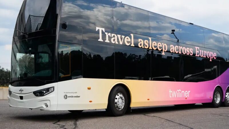 Europa finalmente descobre o ônibus-leito, e modelo comum no Brasil cresce no continente