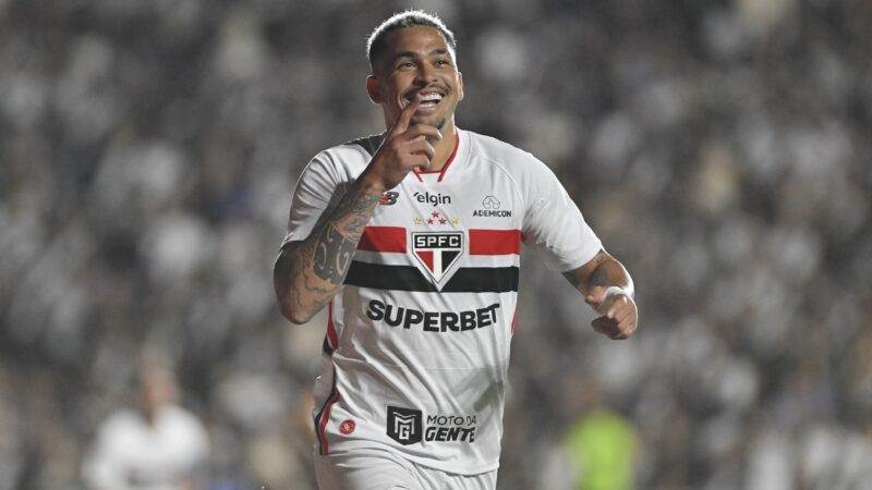 Luciano supera adaptação como armador e volta a ser decisivo no São Paulo