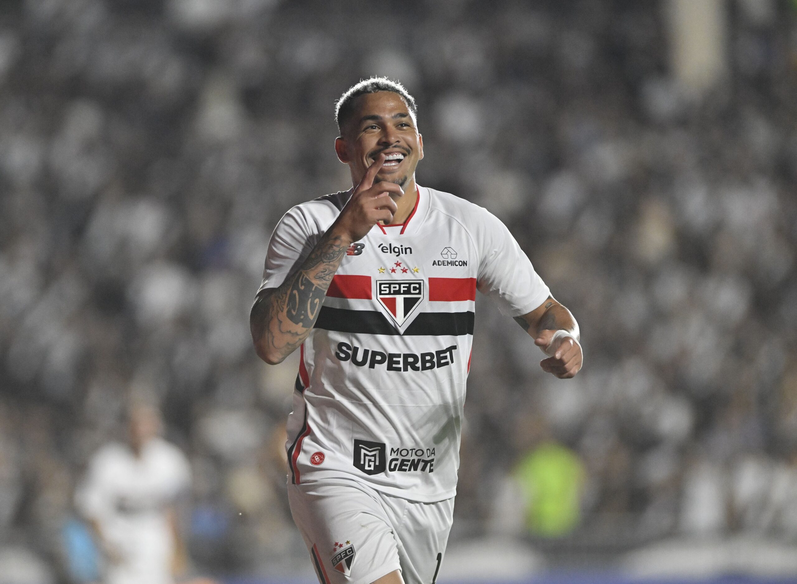 Luciano supera adaptação como armador e volta a ser decisivo no São Paulo