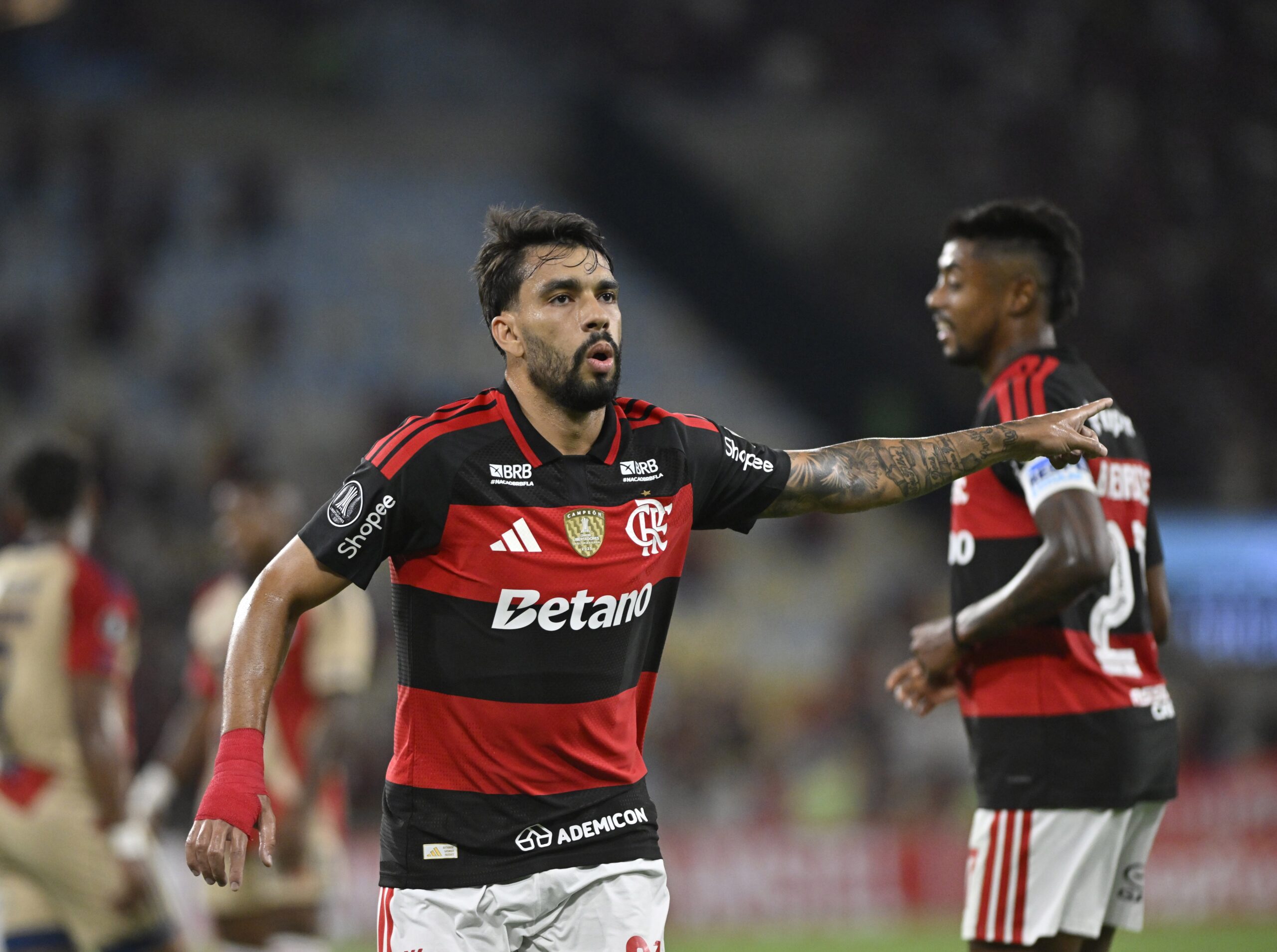 Paquetá se encontra no meio-campo, oferece soluções ao Flamengo e ensaia ano artilheiro