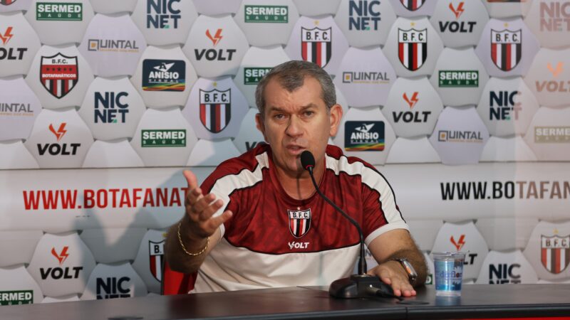 Botafogo-SP apresentará novo centroavante, revela Cláudio Tencati