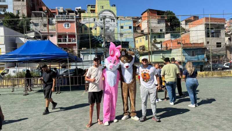 Gabriel Jesus mantém tradição de Páscoa e promove ação no Jardim Peri, bairro onde nasceu