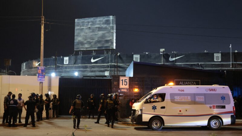 Incidente em estádio no Peru deixa um morto e dezenas de feridos