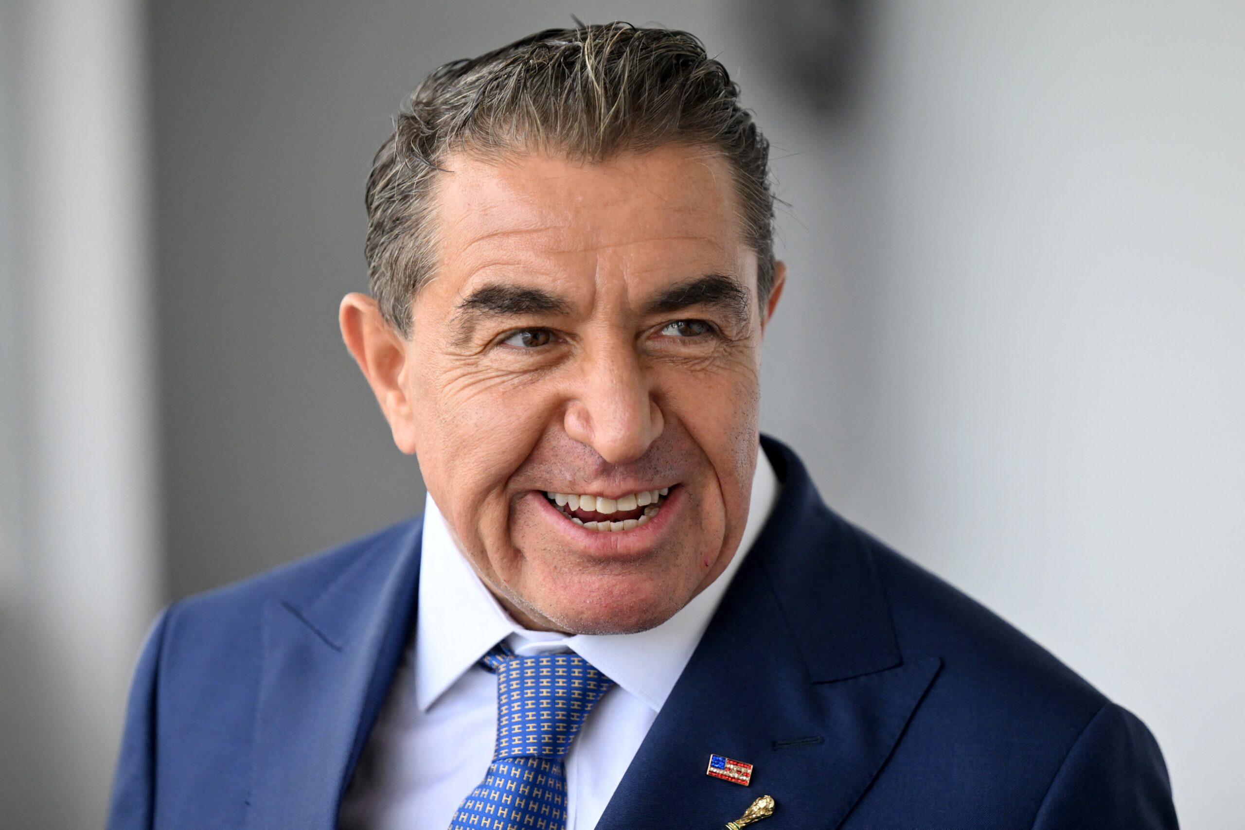 Conselheiro de Donald Trump diz que brasileiras são ‘raça maldita’ e ‘programadas para causar confusão’