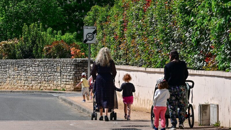 Pai pedófilo é acusado de estuprar 34 crianças e filmar os crimes na França