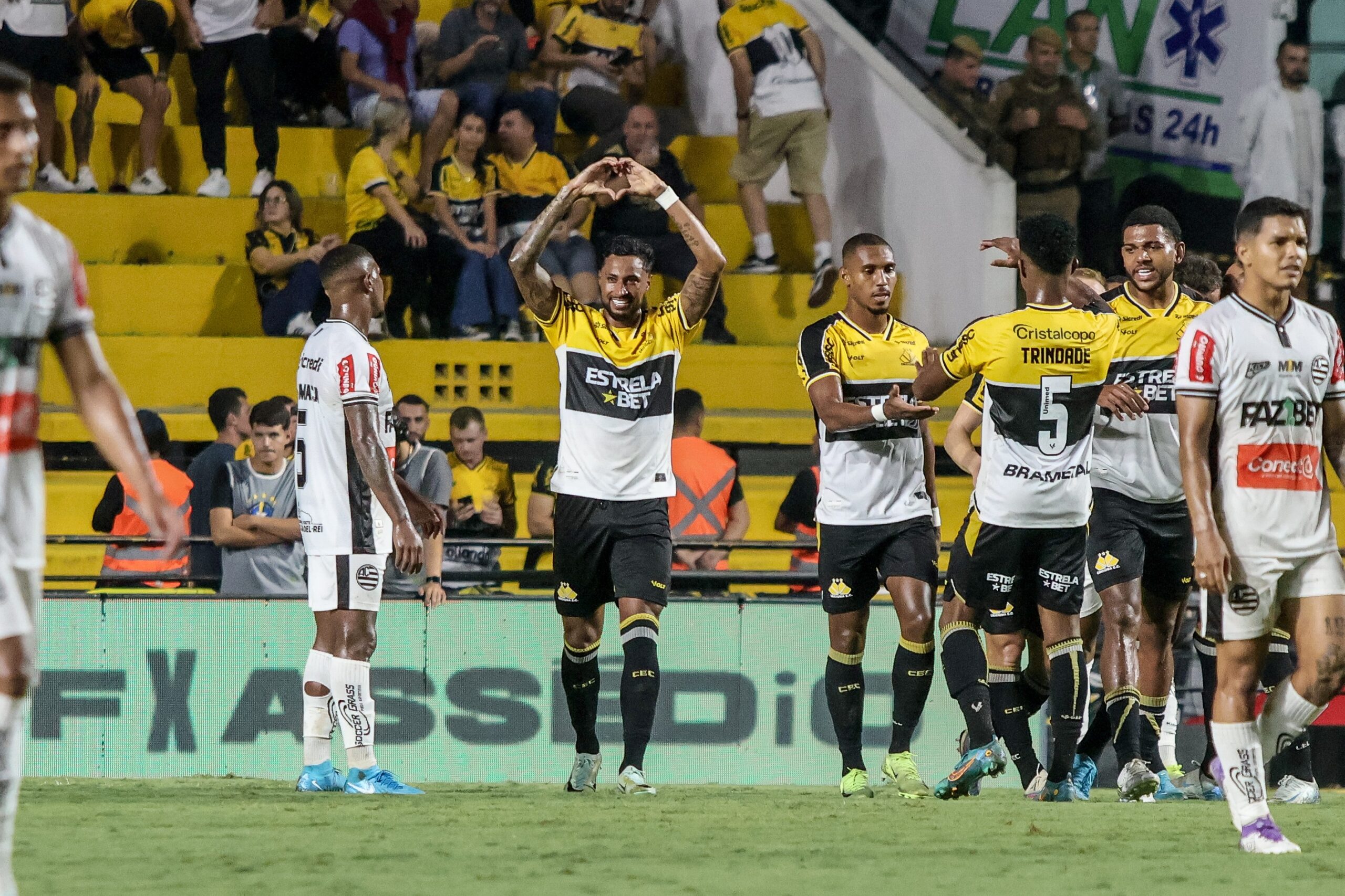 Atacante do Criciúma inicia transição após procedimento por causa de uma lombalgia