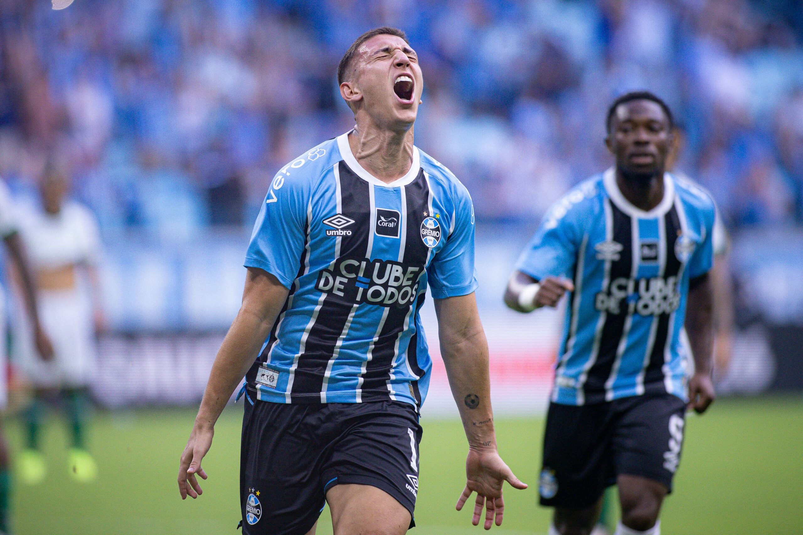 Sem espaço no Grêmio? Monsalve fica mais uma vez fora dos relacionados