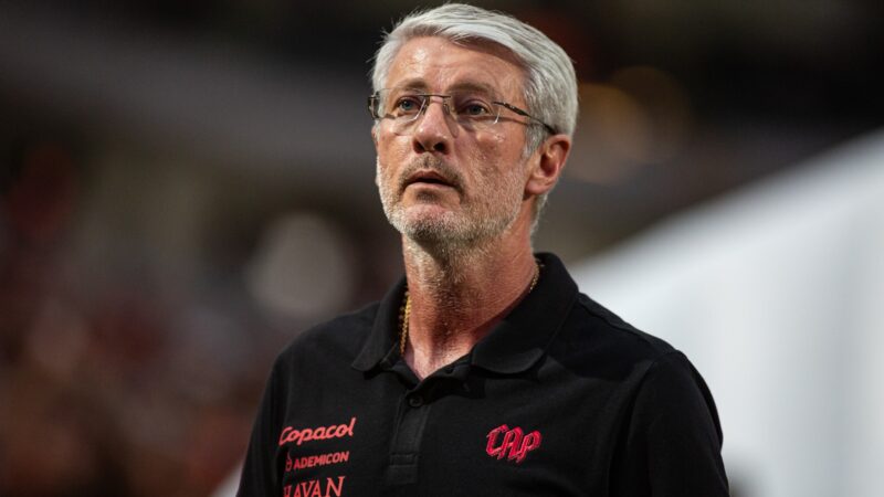 Perto de marca importante no Athletico, Odair ironiza críticas e avalia próprio trabalho