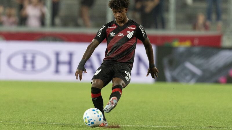 Athletico recebe nova investida do Shakhtar Donetsk pelo atacante Bruninho; veja valores