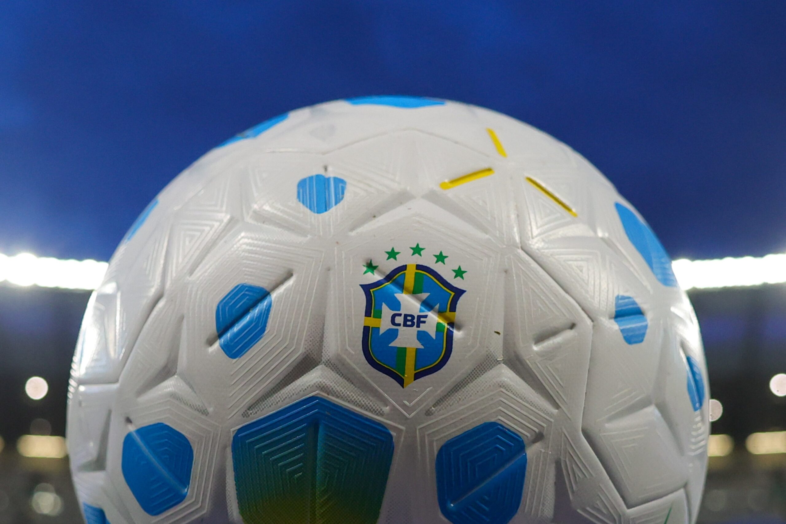 Debate de liga na CBF deve adiar decisões sobre gramado, estrangeiros e rebaixamento no Brasileiro