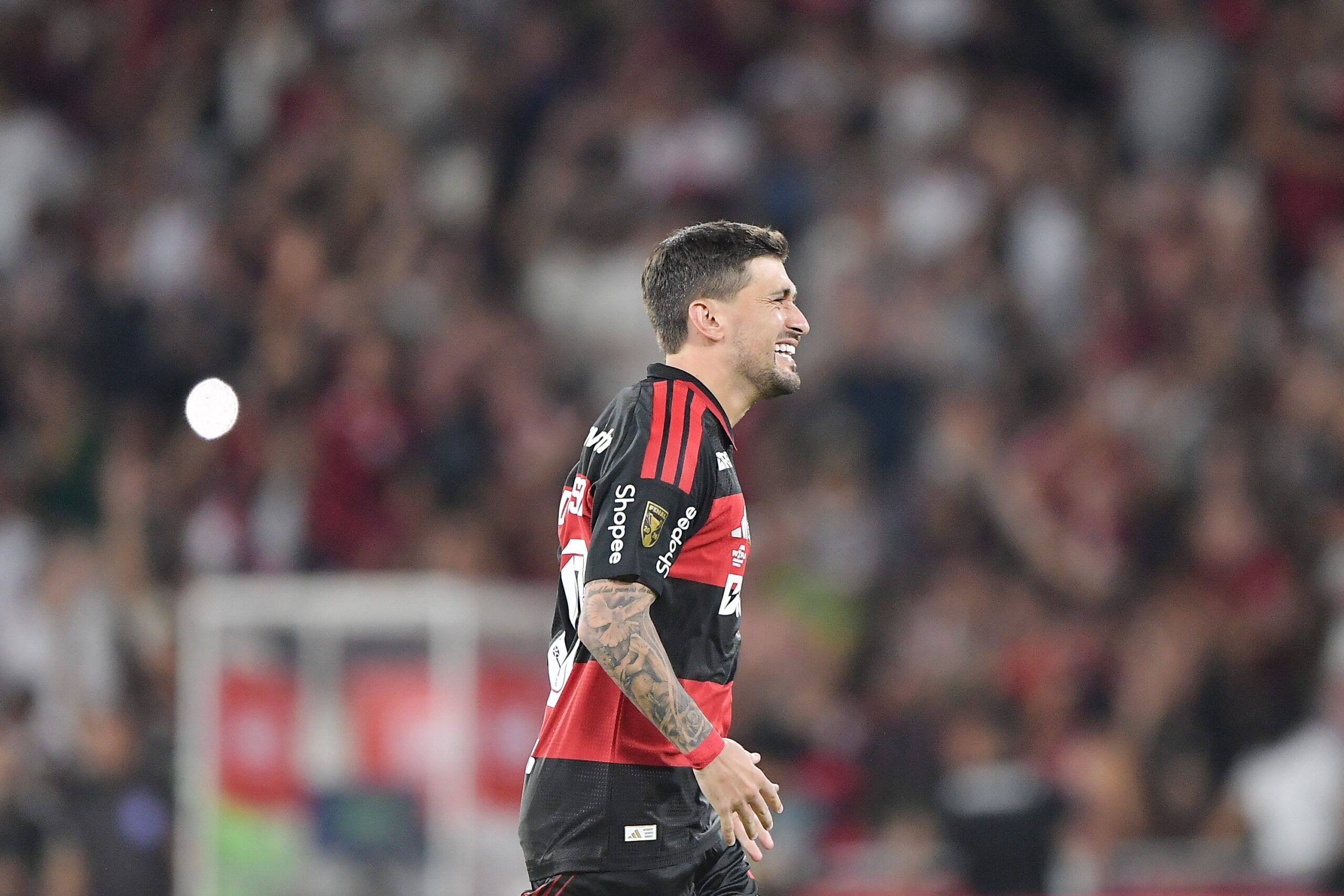 Arrascaeta se torna estrangeiro com mais jogos pelo Flamengo e exalta vitória: “Preparados para começar fortes”