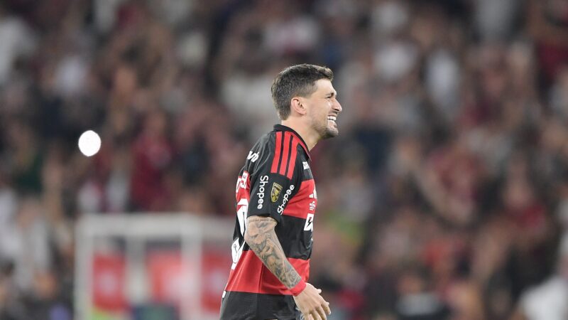 Arrascaeta, Varela e Léo Pereira são poupados de Bragantino x Flamengo