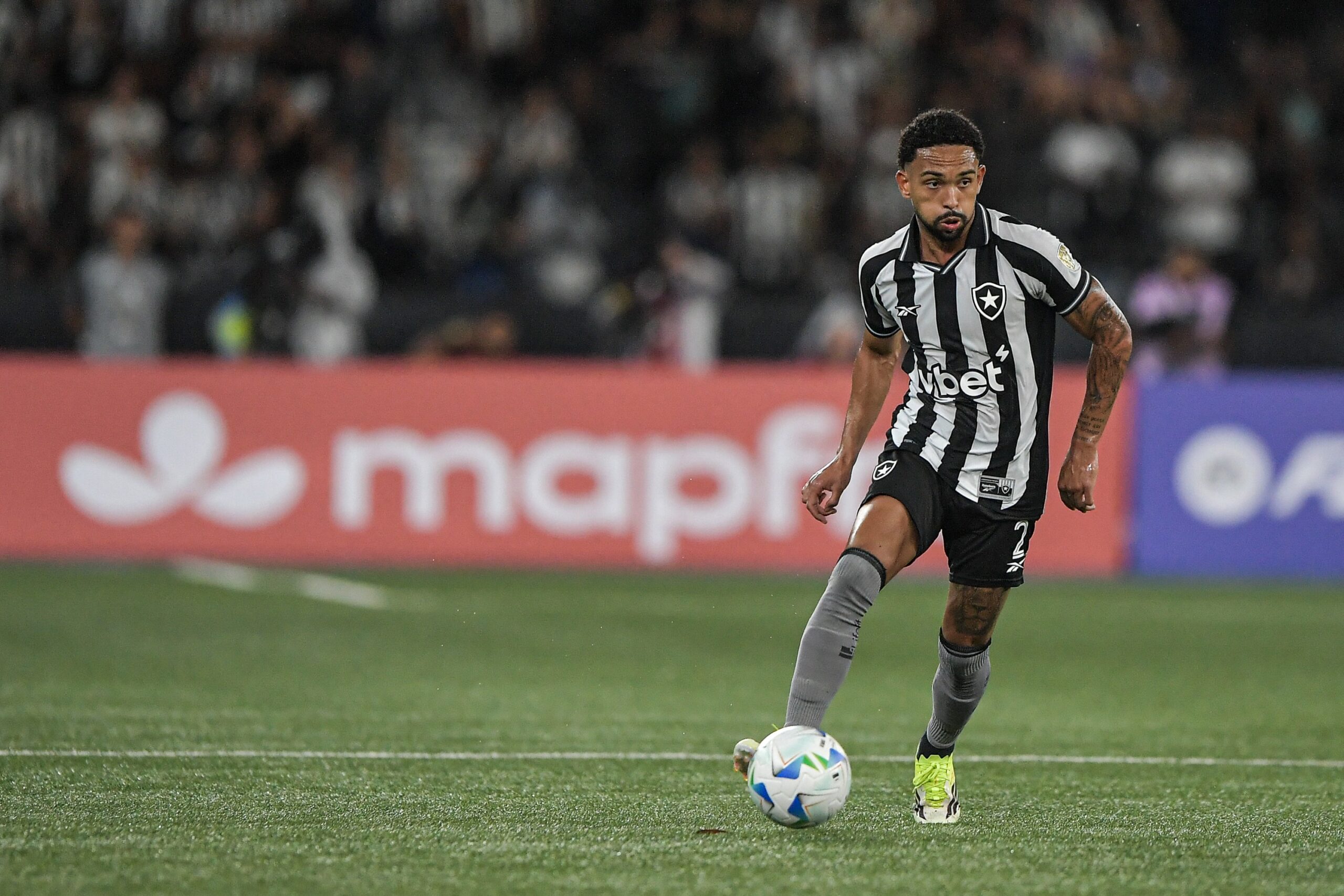 Laterais não desarmam mais no Cartola? Levantamento mostra queda brusca em relação a 2025