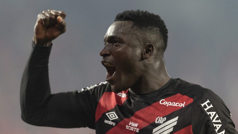 Athletico recusa R$ 89,5 milhões para negociar Viveros; Flamengo e Corinthians monitoram o atacante