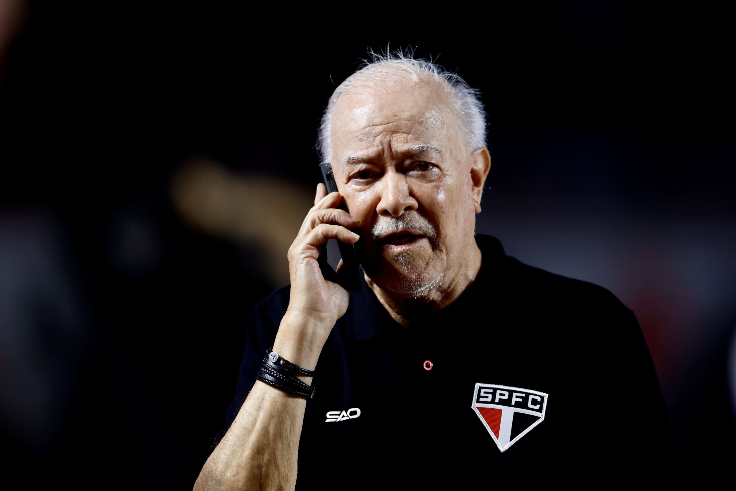 São Paulo adia discussão sobre patrocínio e devolve contrato para retificação