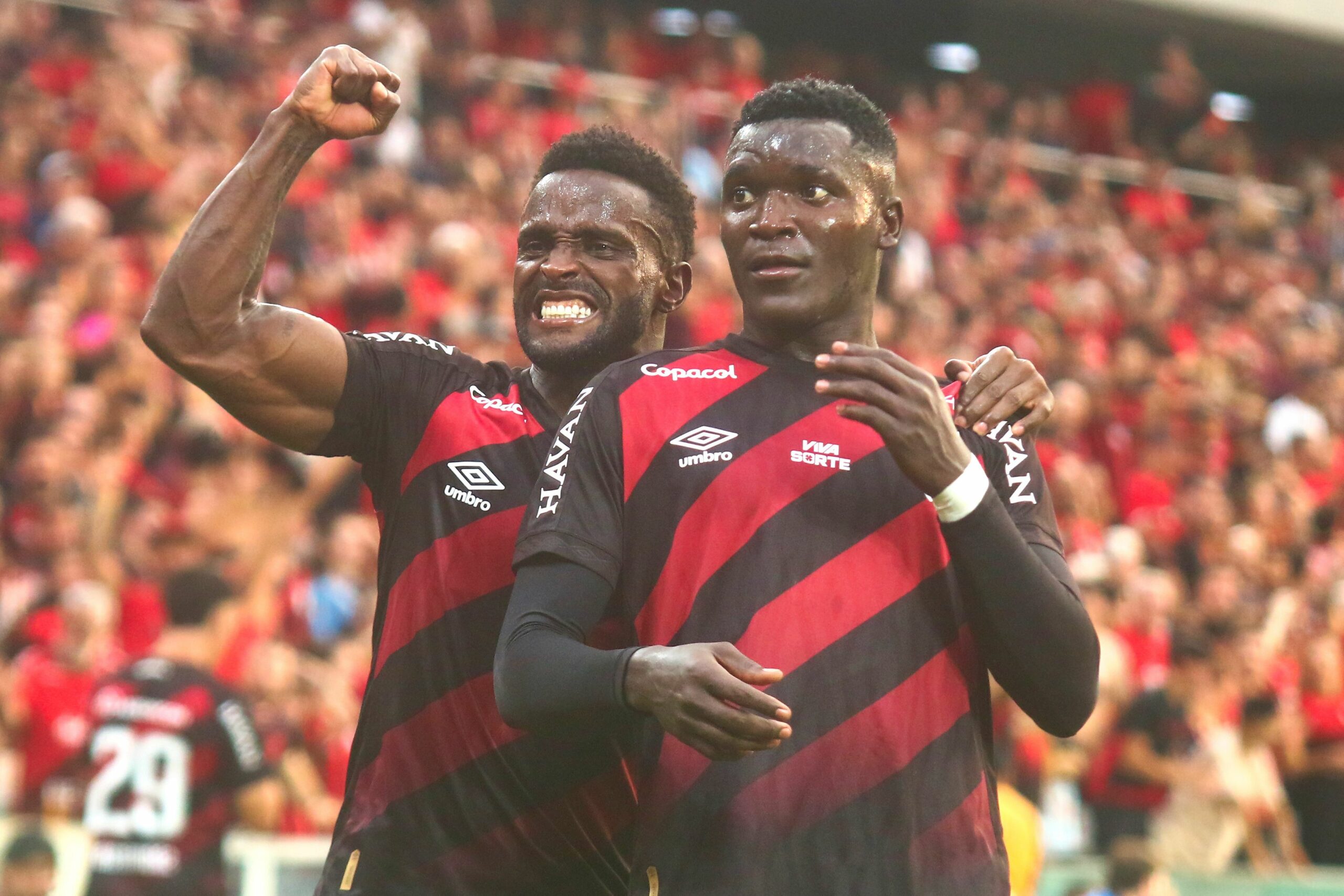 “Conexão Colômbia”: Athletico tem quase 60% dos gols no Brasileirão feitos por Viveros e Mendoza