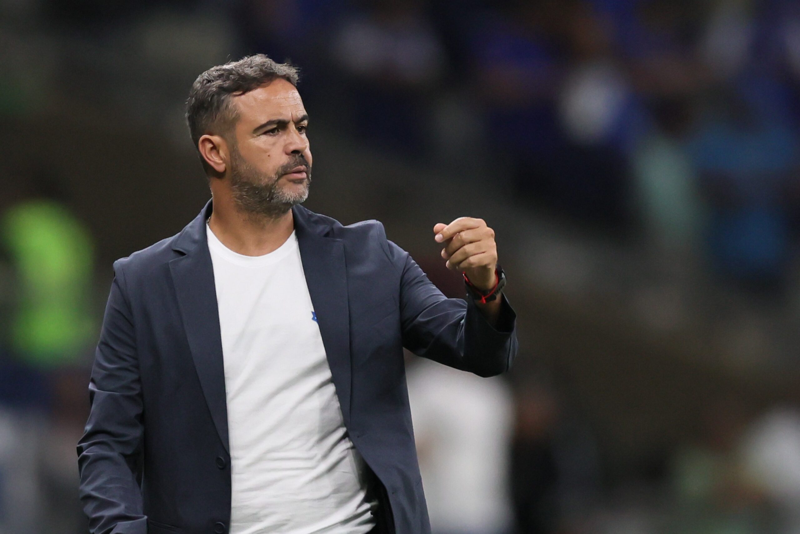 Artur Jorge vê vitória do Cruzeiro como motivação, mas pondera: “Caminho é longo”