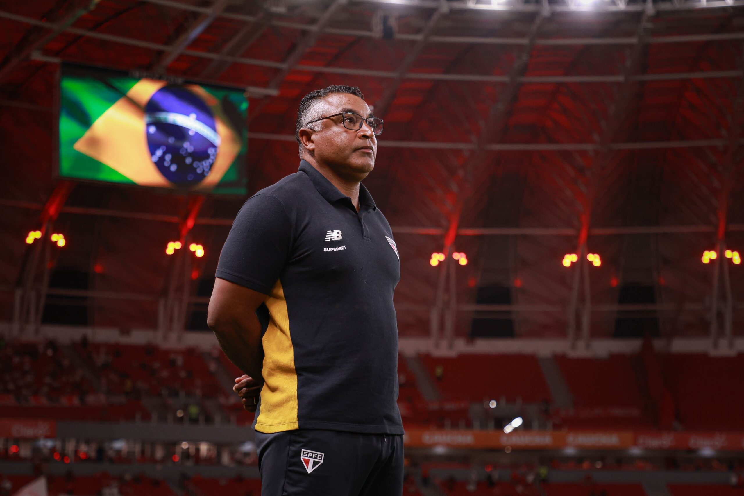 Roger explica São Paulo com pontas e analisa excesso de cruzamentos: “Não é o que desejo”