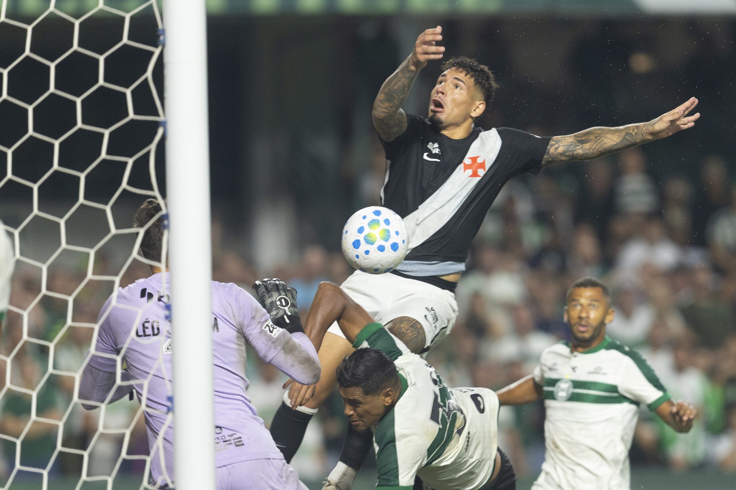 Análise: Vasco desperdiça ótimo resultado ao não saber administrar vantagem no placar