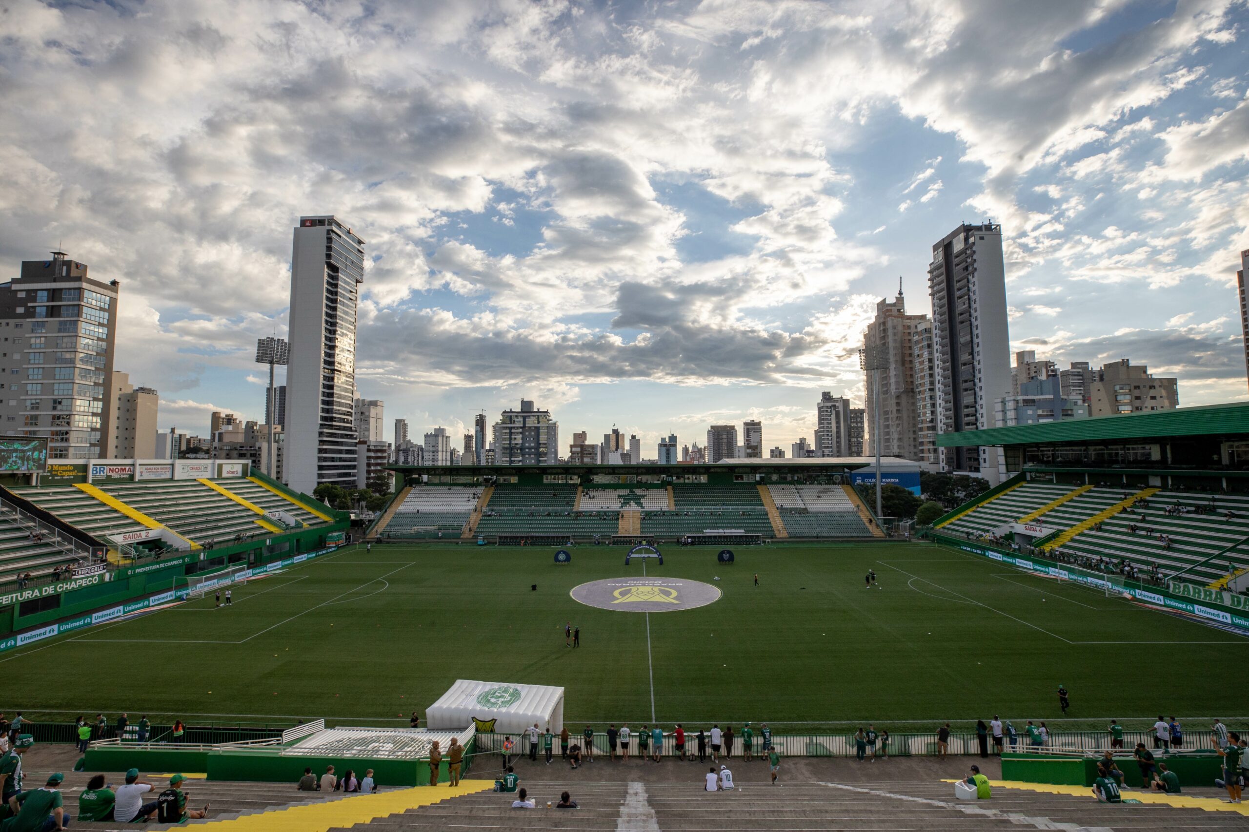 Chapecoense x Vitória: onde assistir ao vivo, horário e escalações