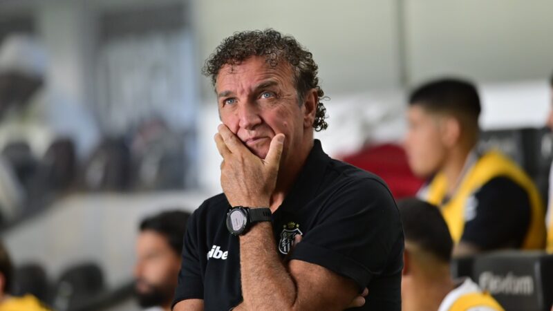 Cuca minimiza reação e lamenta cartão a Neymar em vitória do Santos: “Podia não ter levado”