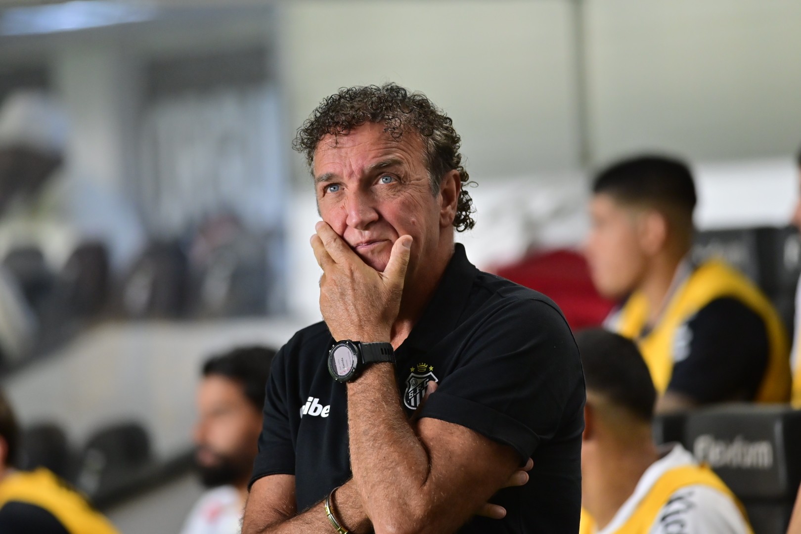 Cuca minimiza reação e lamenta cartão a Neymar em vitória do Santos: “Podia não ter levado”