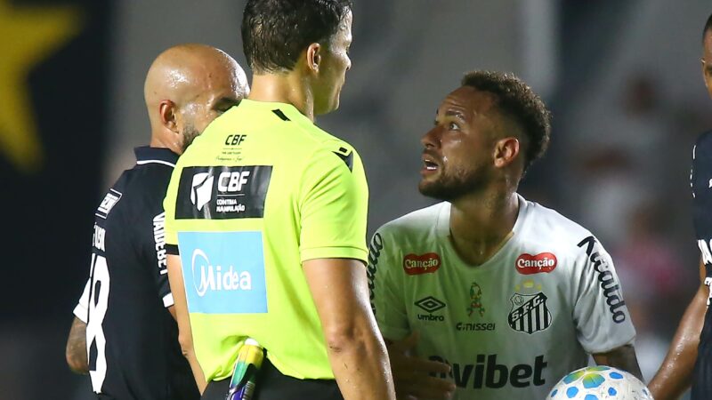 Confusão, comemoração e irritação: os cartões que tiraram Neymar de Flamengo x Santos