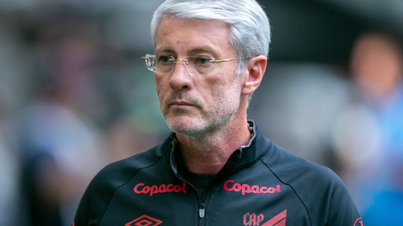 Odair atribui derrota do Athletico ao primeiro tempo e cobra postura diferente: “Erramos tudo”