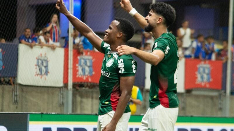 PC Oliveira diz que árbitro acertou em gol para o Palmeiras contra o Bahia: “Disputa de jogo”