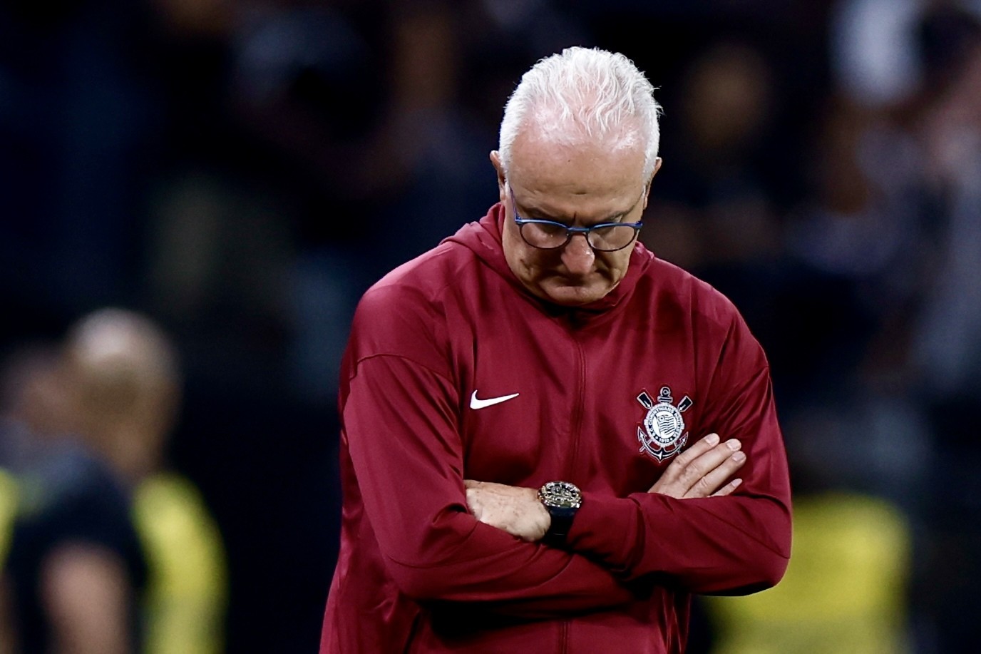 Um Corinthians sem brilho, pobre de ideias, justifica demissão de Dorival