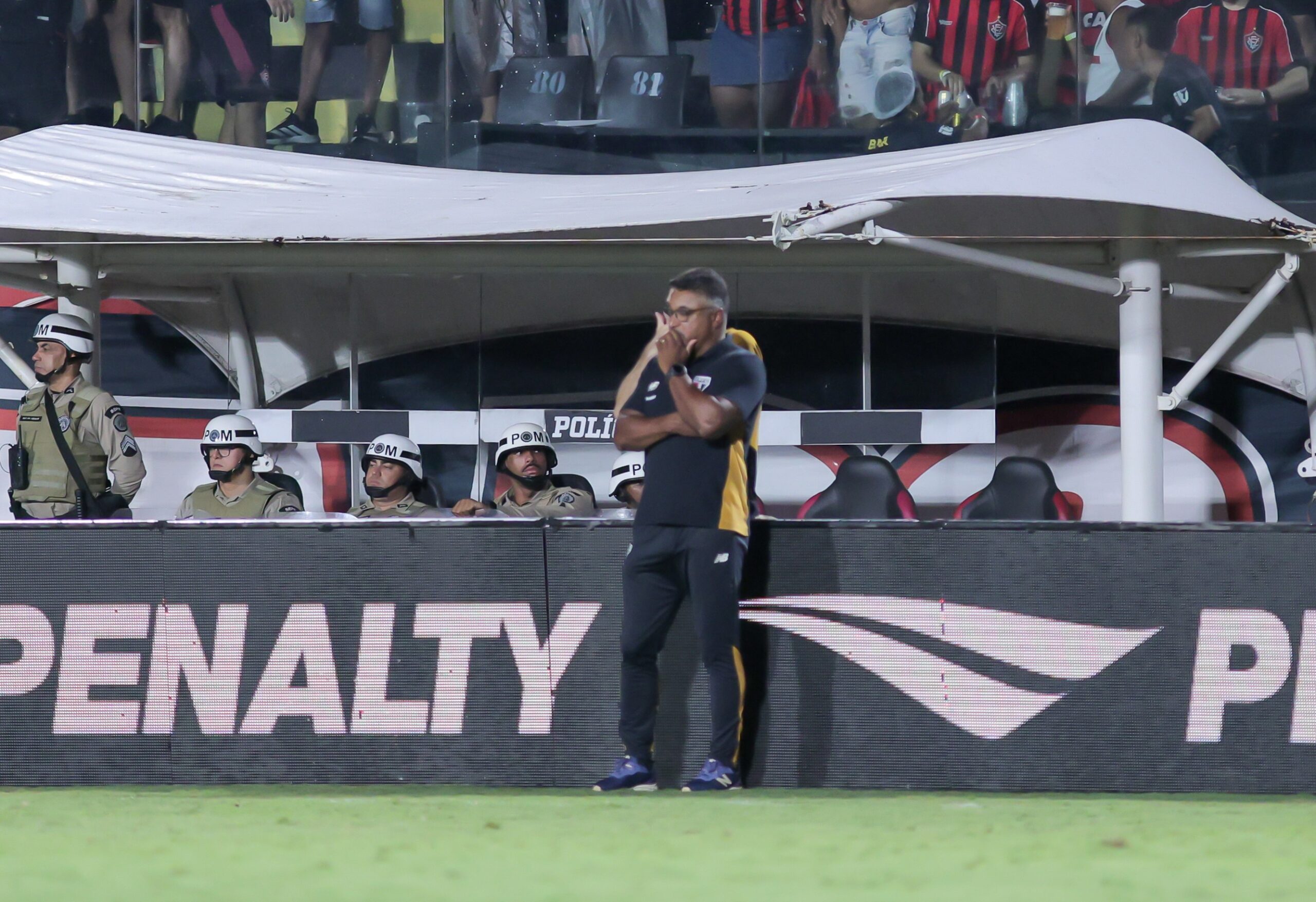 Roger diz que São Paulo perdeu para o Vitória por “questões pontuais” e lamenta erros