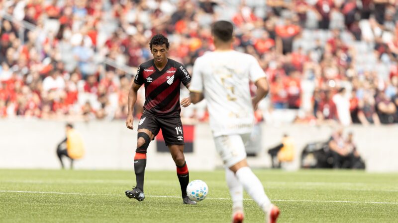 Luiz Gustavo afasta dúvidas no Athletico e vira protagonista: “Apaixonado pelo que faço”