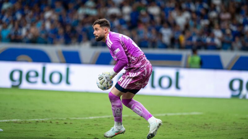 Redenção de Matheus Cunha: como goleiro do Cruzeiro foi de polêmica e vaias a aplausos