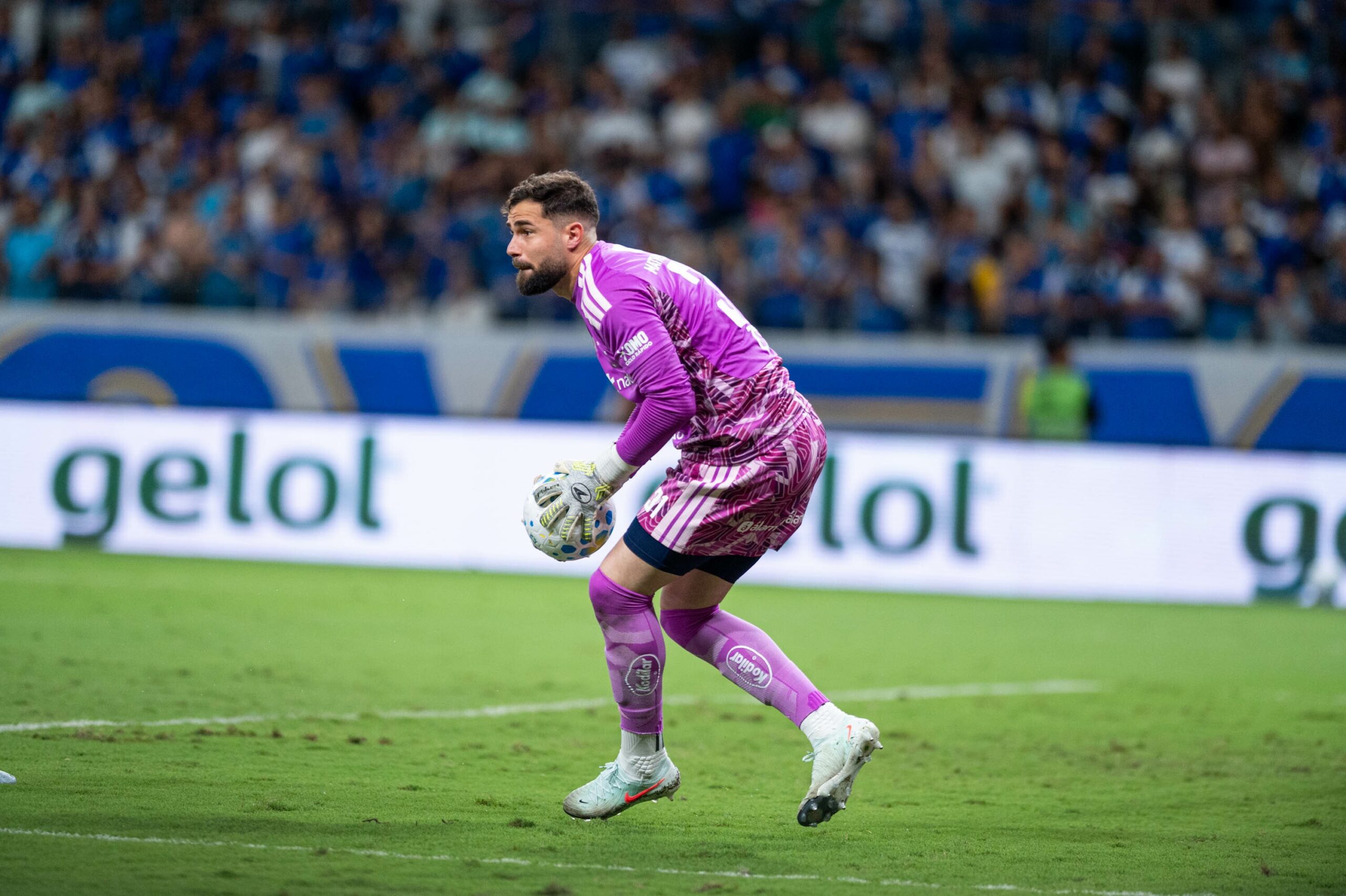 Redenção de Matheus Cunha: como goleiro do Cruzeiro foi de polêmica e vaias a aplausos