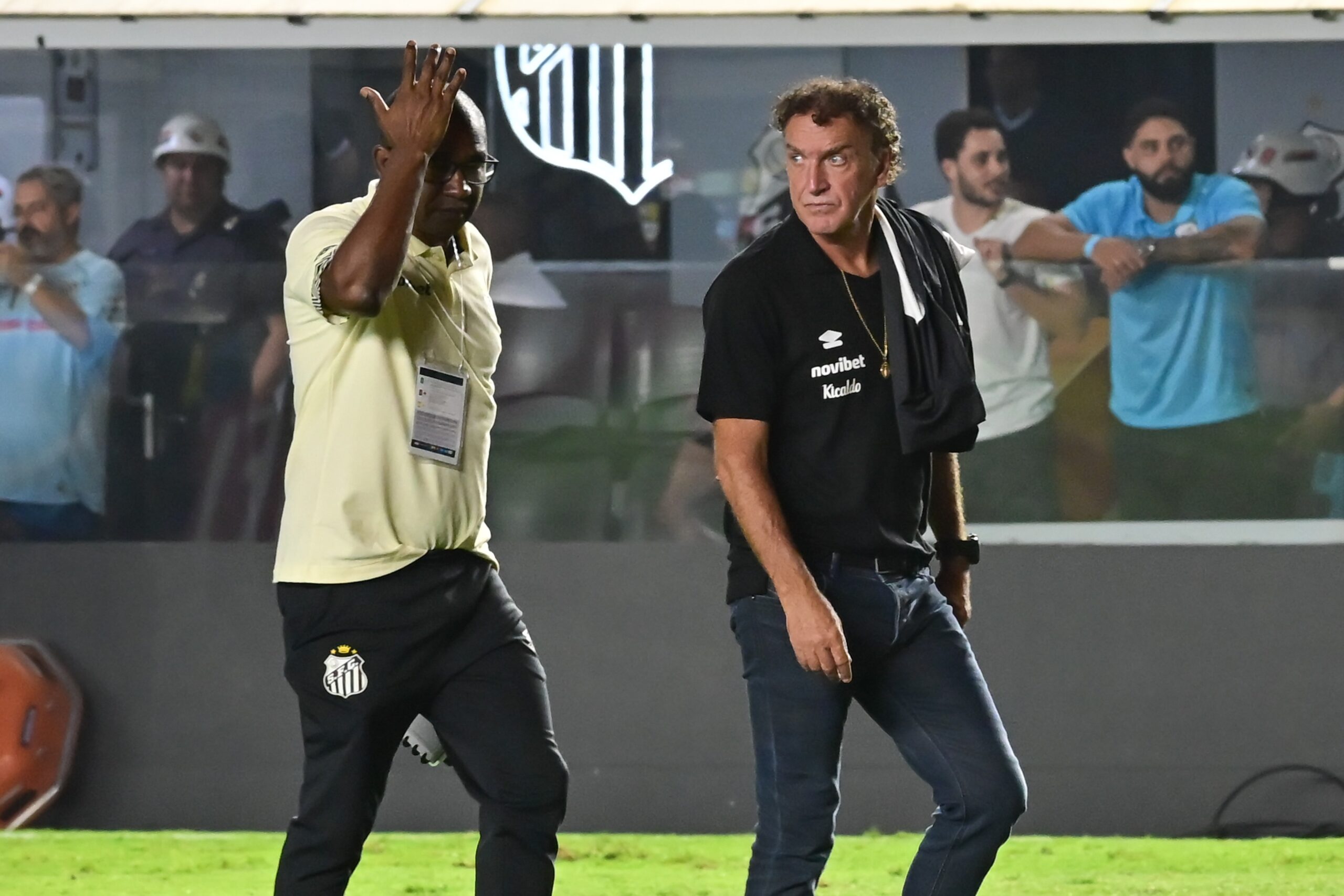 Cuca defende Gabigol e Neymar após empate do Santos, mas admite: “Resultado foi feio”