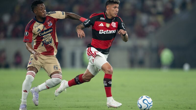 Carrascal perde gol inacreditável na vitória do Flamengo sobre o Independiente Medellín; veja