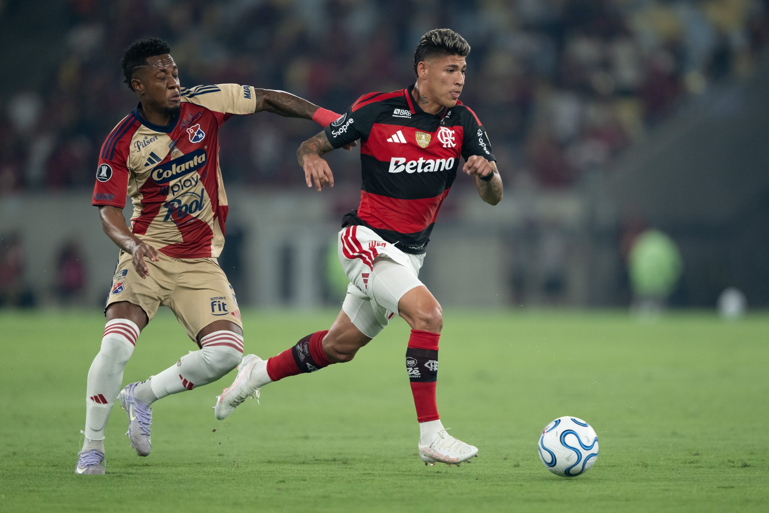 Carrascal perde gol inacreditável na vitória do Flamengo sobre o Independiente Medellín; veja