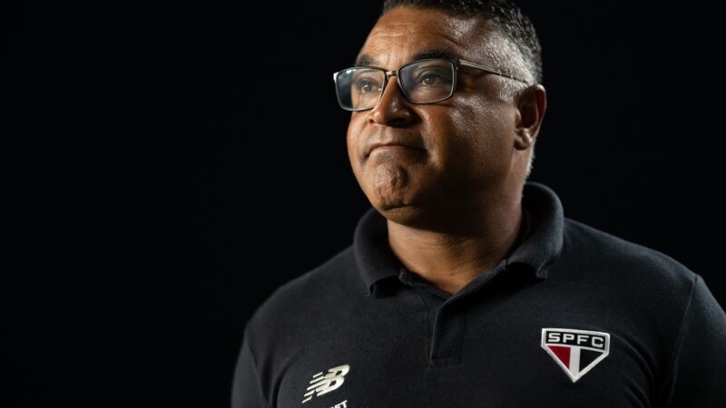 Pressão aumenta, mas diretoria blinda vestiário e banca Roger Machado no São Paulo