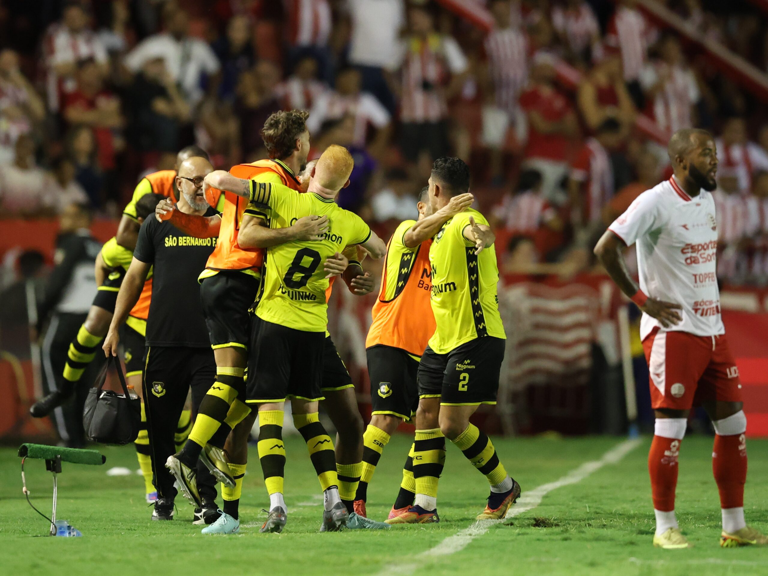 Série B tem mais vitórias de visitantes do que mandantes após cinco rodadas; veja comparativo