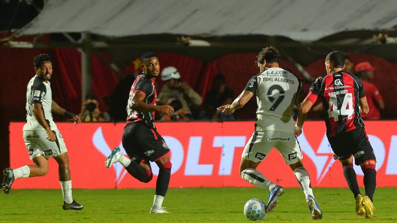 Nathan Mendes vira desfalque do Vitória para jogo contra o Athletico