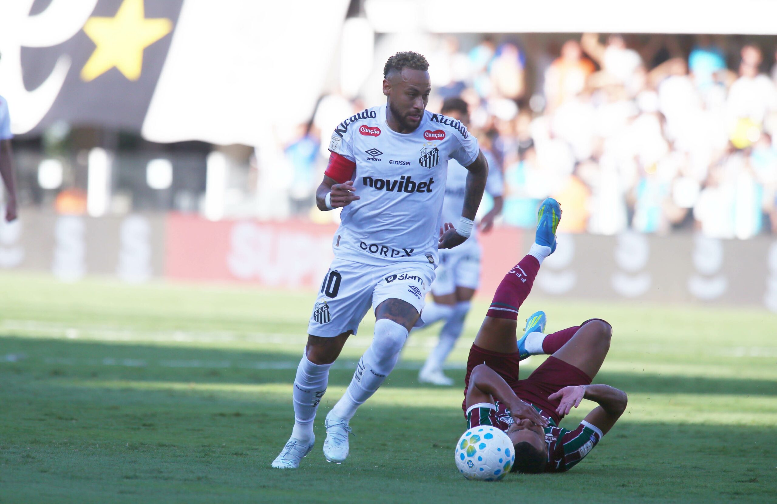 Neymar fora do álbum da Copa? Versão espanhola não tem figurinha do craque