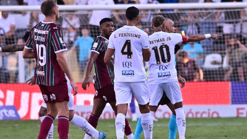 Análise: Santos tropeça nos próprios erros contra o Fluminense e mantém clima de instabilidade