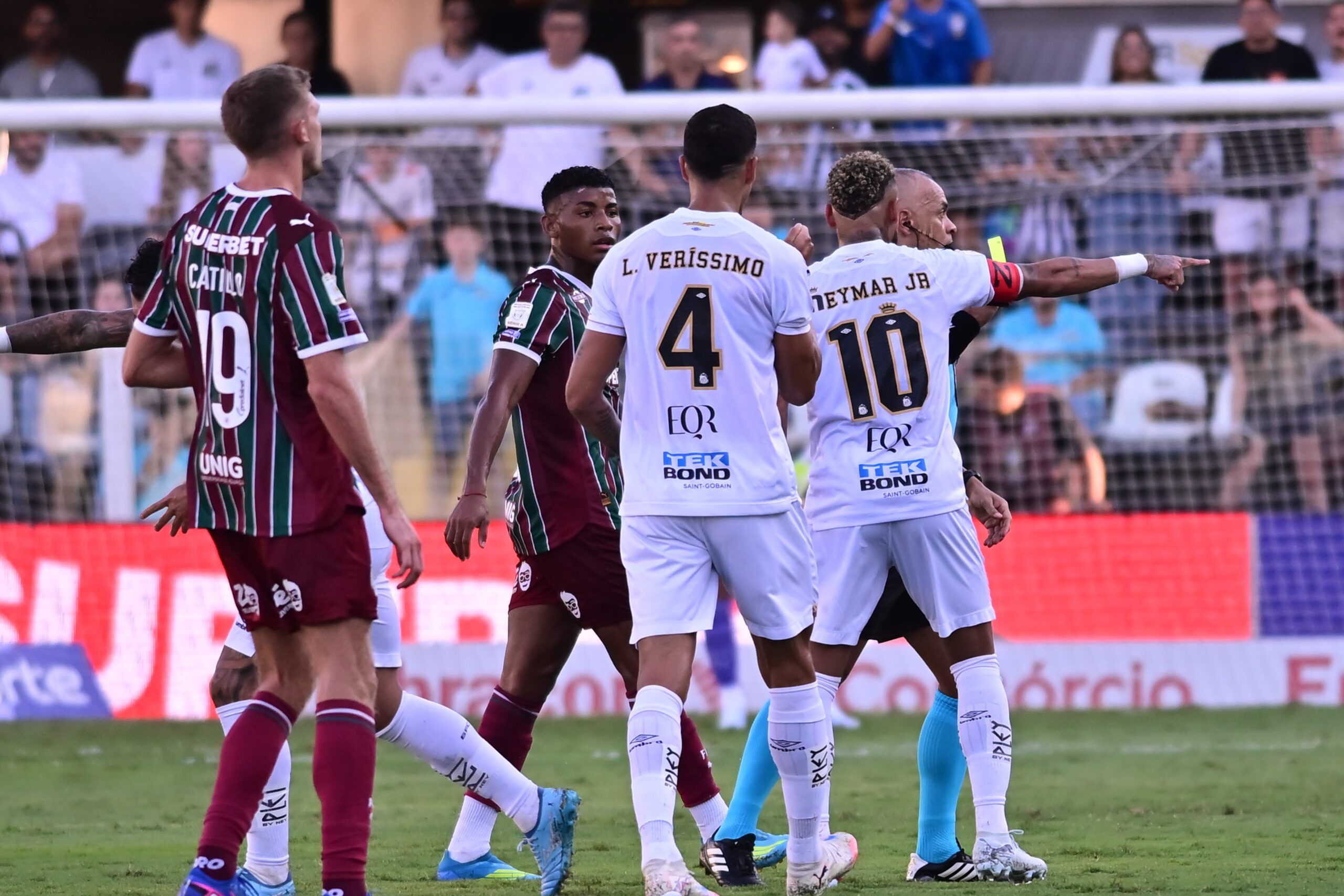 Análise: Santos tropeça nos próprios erros contra o Fluminense e mantém clima de instabilidade