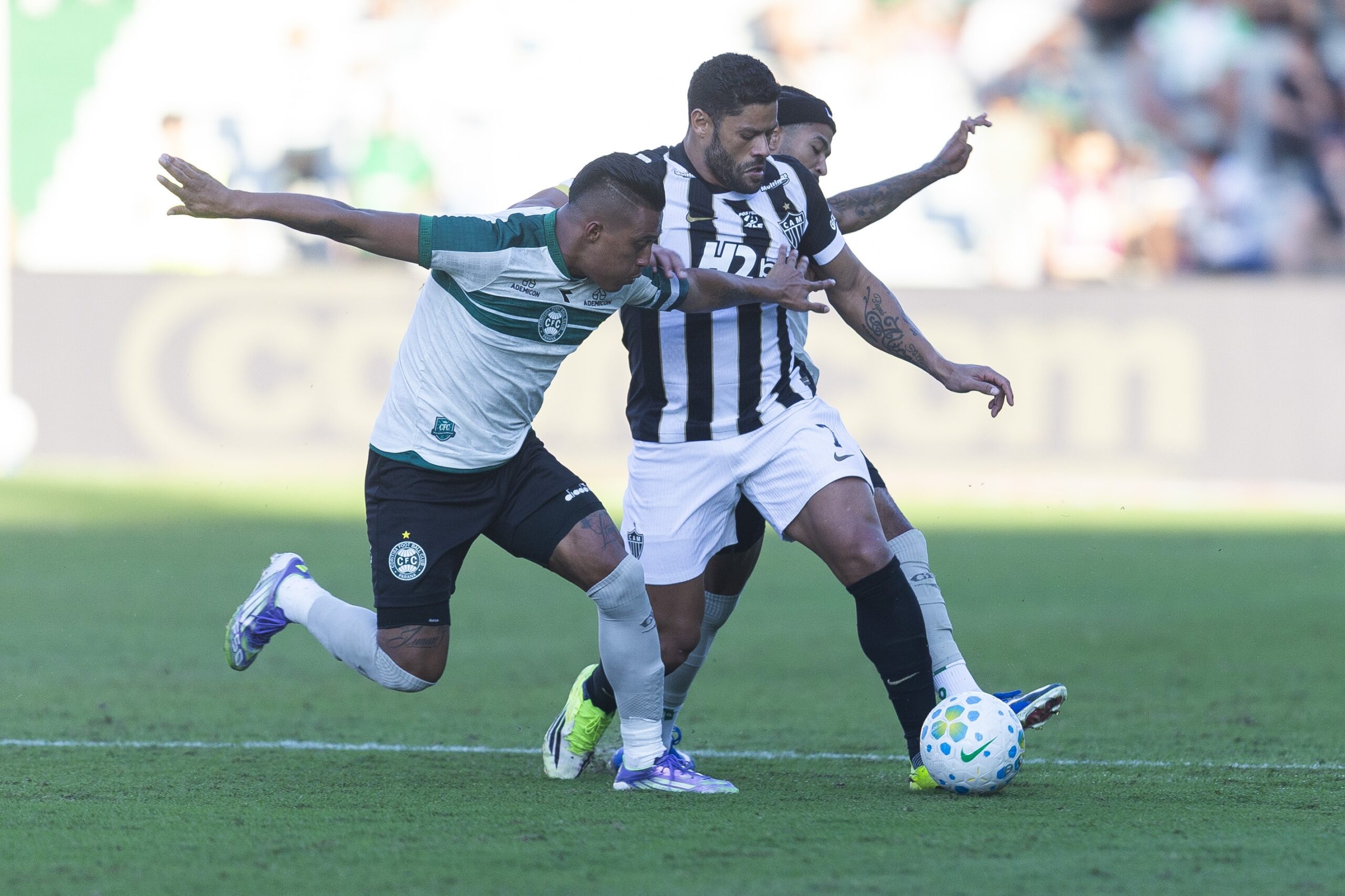 Análise: Atlético-MG atropela nos números, mas fica mais perto do Z-4 com Coritiba fatal