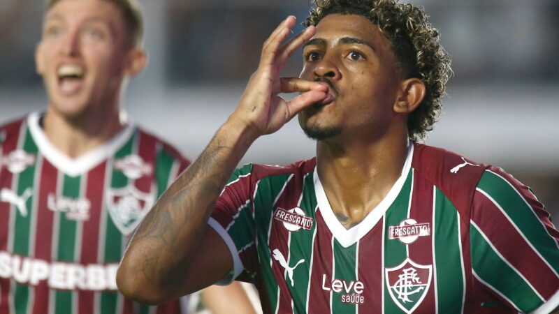 Entenda a comemoração de John Kennedy no gol da vitória do Fluminense sobre o Santos
