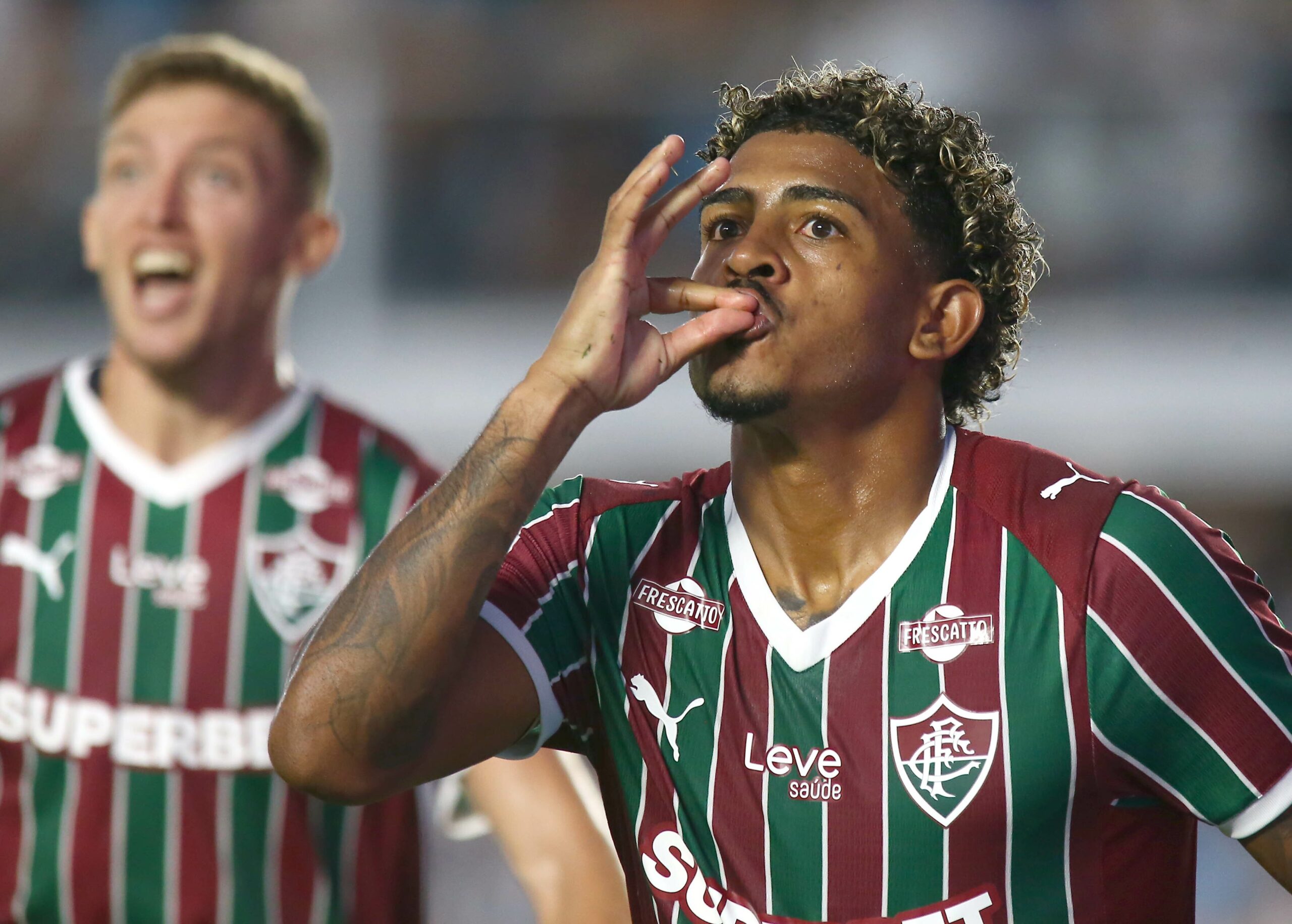Entenda a comemoração de John Kennedy no gol da vitória do Fluminense sobre o Santos