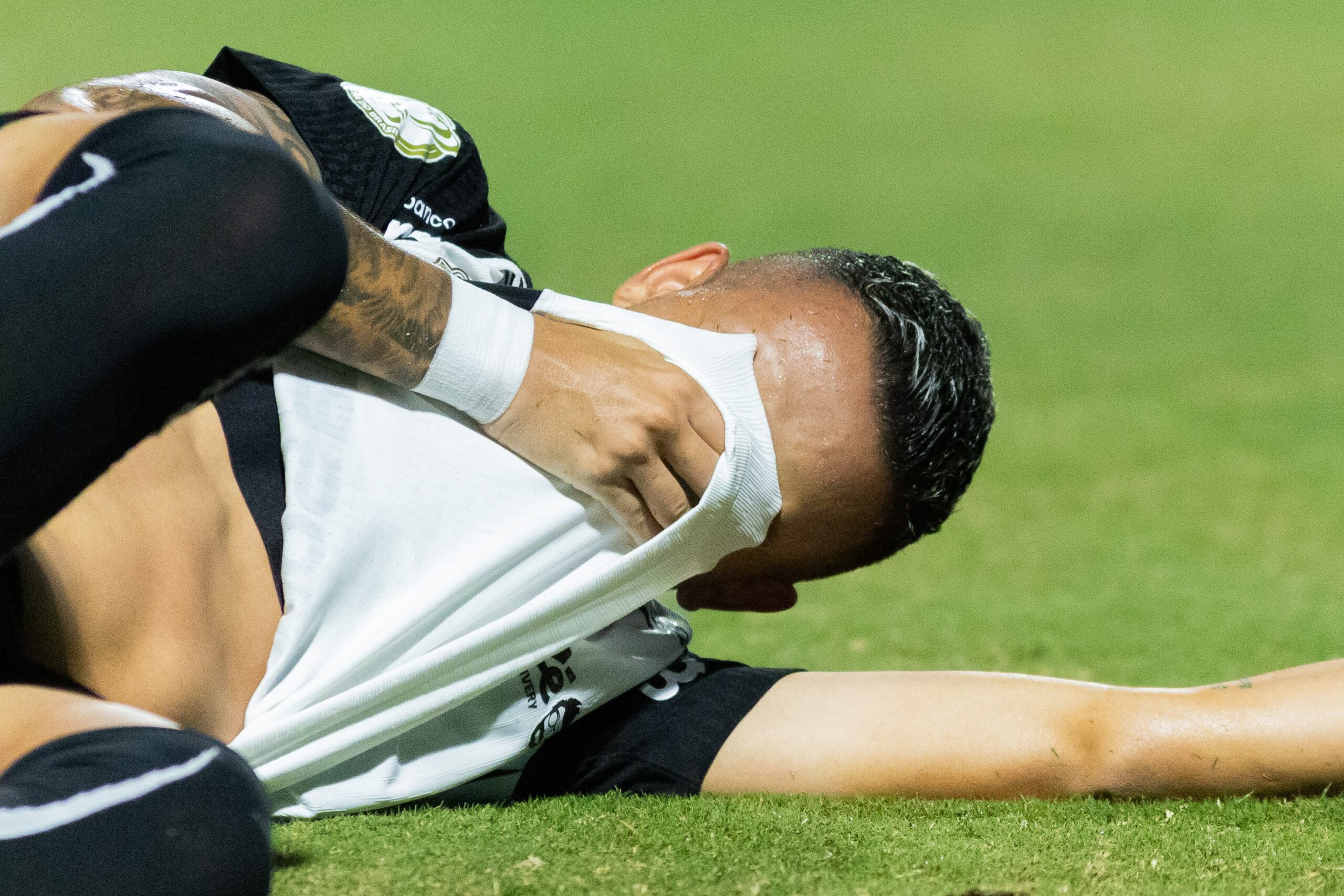 Kayke, do Corinthians, tem lesão no ligamento do joelho esquerdo e vai precisar de cirurgia
