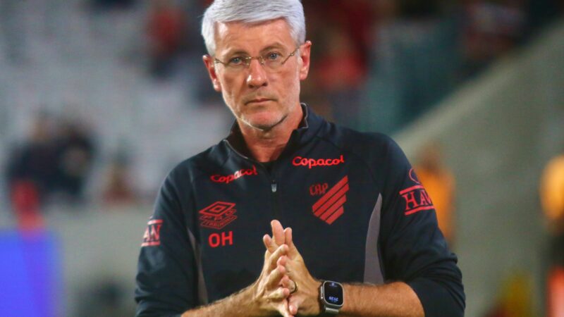 Odair cita ambiente de cobrança no Athletico após empate na Copa do Brasil: “Manter a humildade”