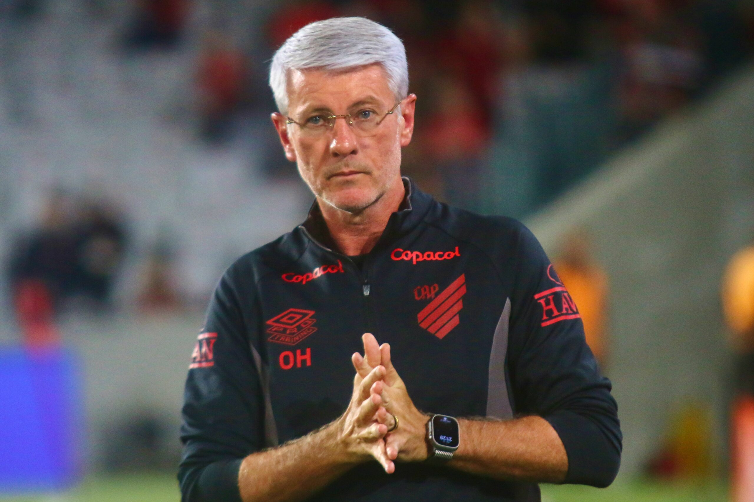 Odair cita ambiente de cobrança no Athletico após empate na Copa do Brasil: “Manter a humildade”